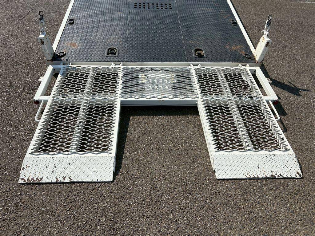 いすゞフォワードセーフティローダー中型（4t）[写真12]