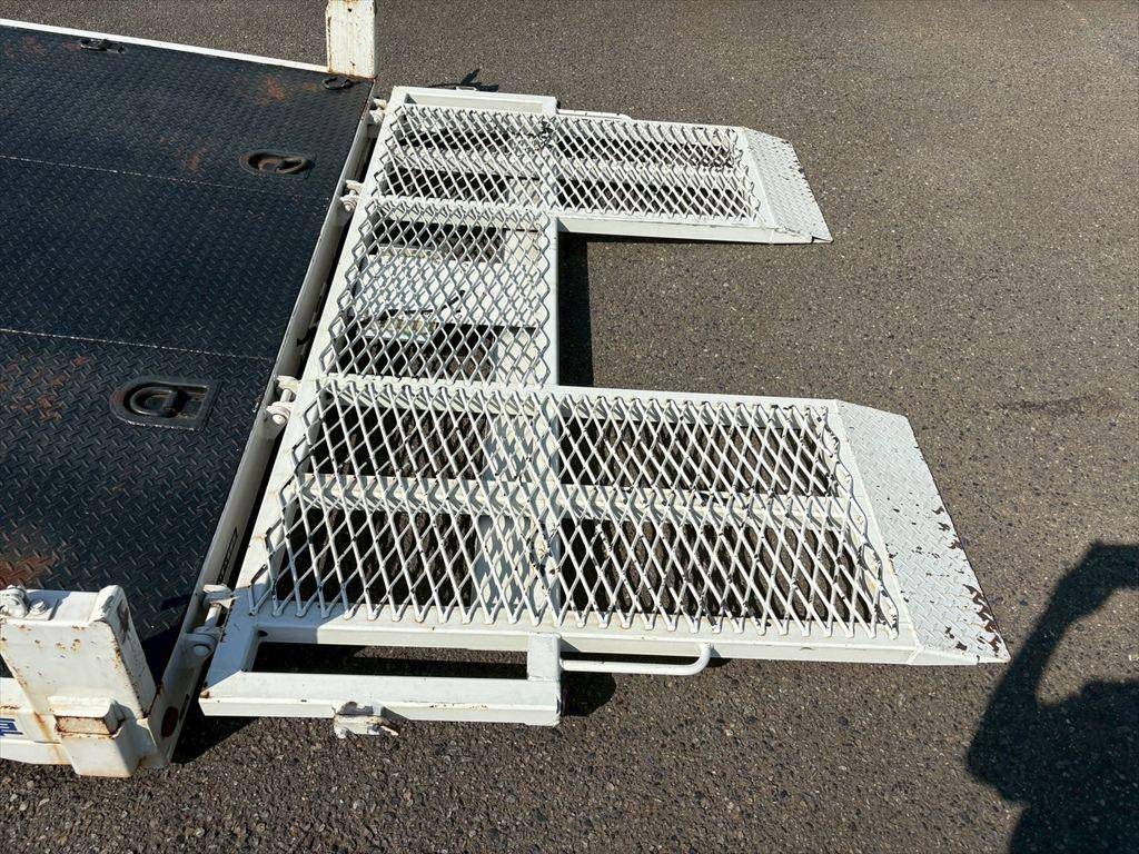 いすゞフォワードセーフティローダー中型（4t）[写真13]