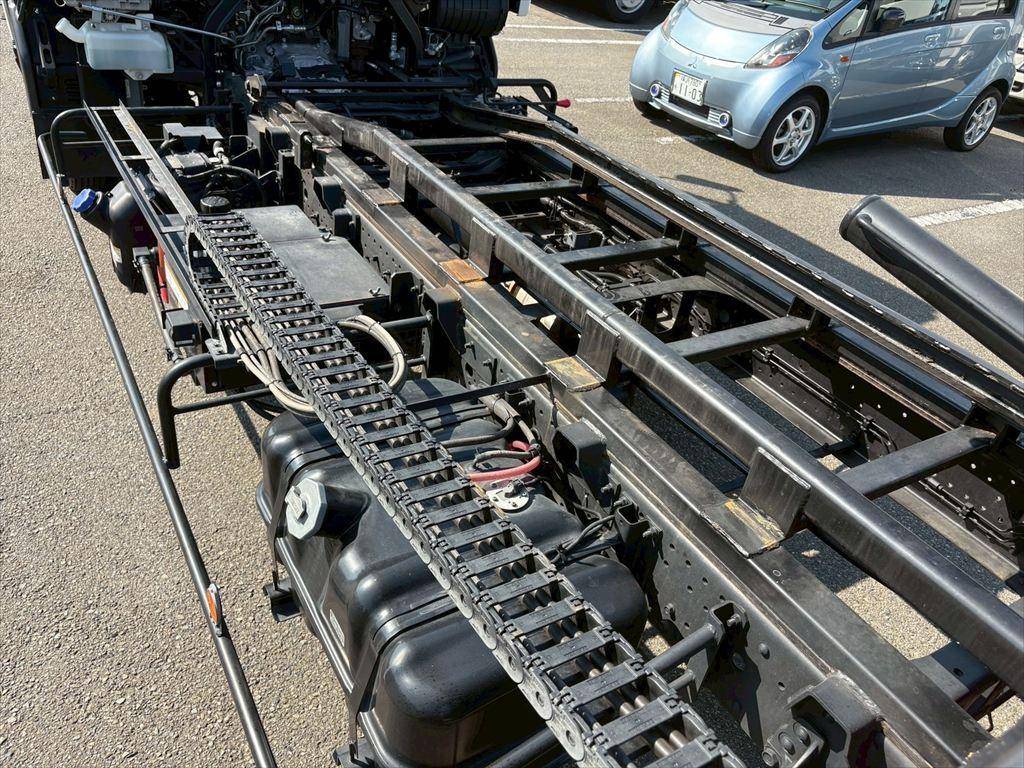 いすゞフォワードセーフティローダー中型（4t）[写真14]