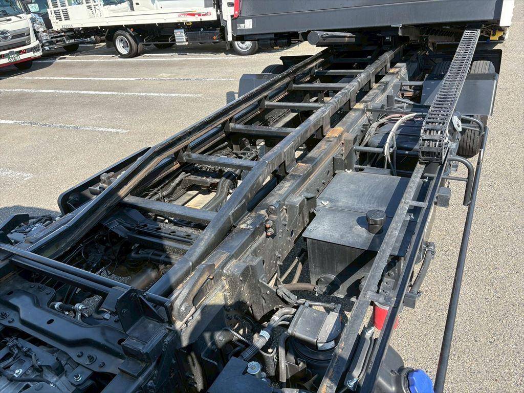 いすゞフォワードセーフティローダー中型（4t）[写真15]