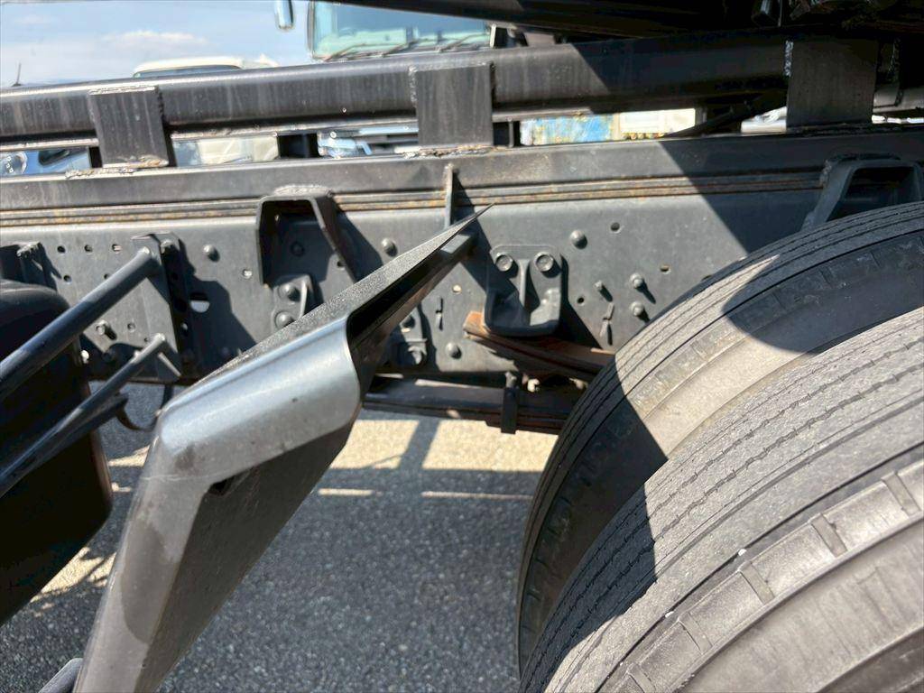 いすゞフォワードセーフティローダー中型（4t）[写真16]