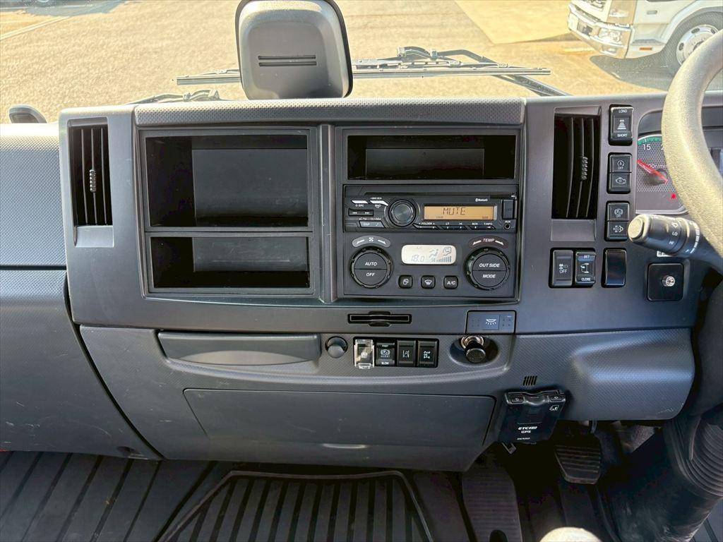 いすゞフォワードセーフティローダー中型（4t）[写真22]