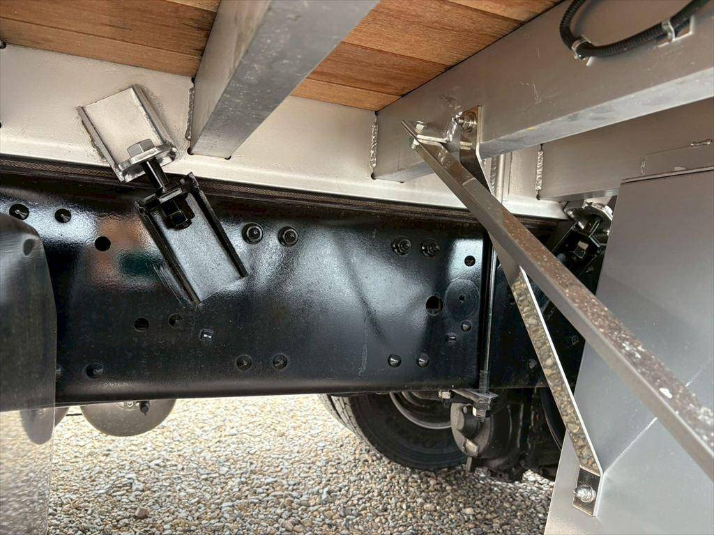 三菱ふそうスーパーグレートセルフクレーン4段大型（10t）[写真10]