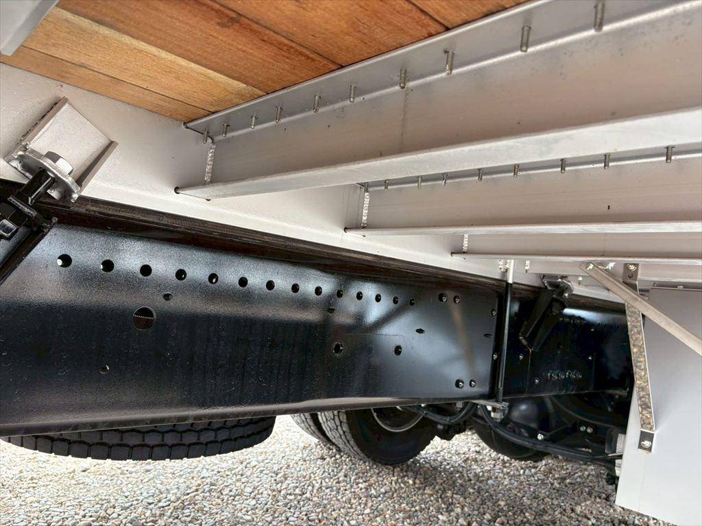 三菱ふそうスーパーグレートセルフクレーン4段大型（10t）[写真11]