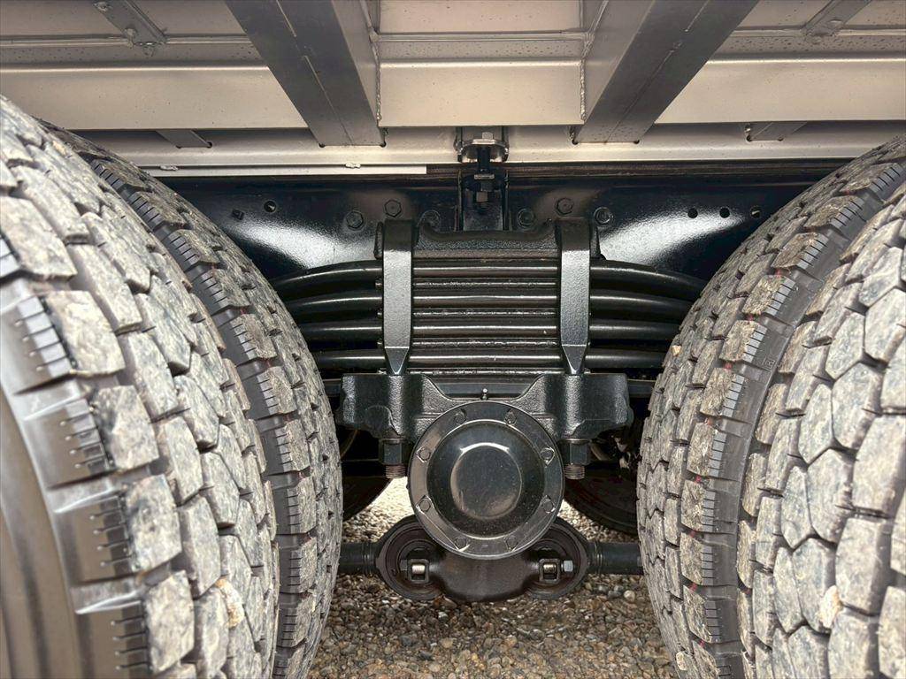 三菱ふそうスーパーグレートセルフクレーン4段大型（10t）[写真12]