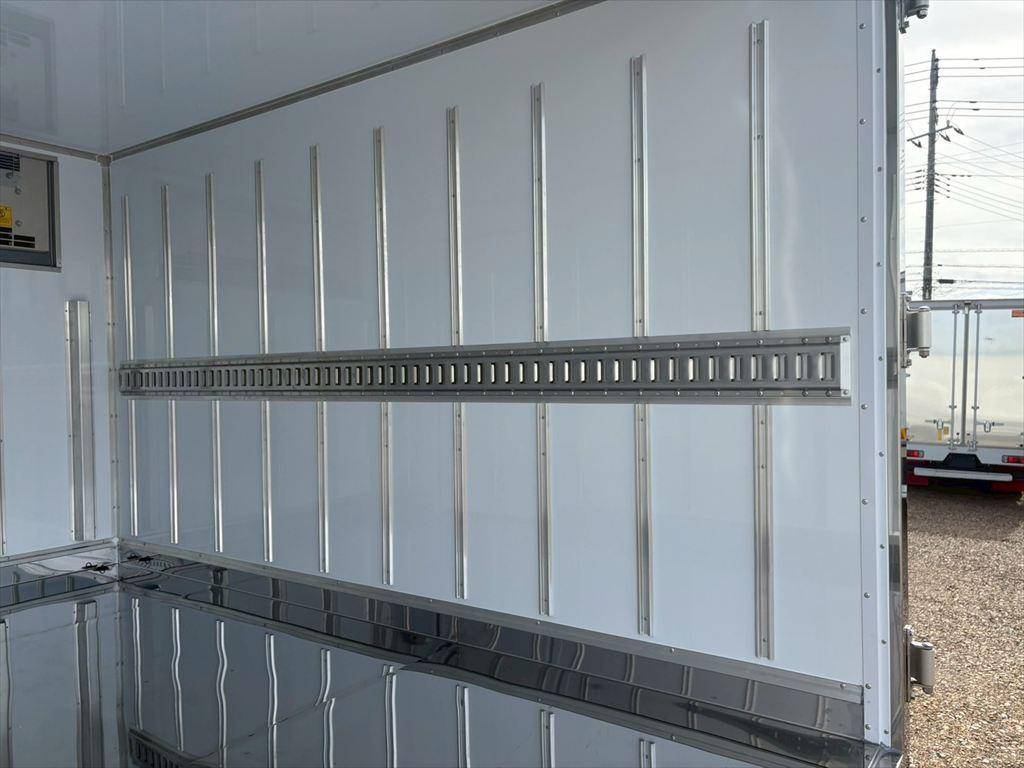 三菱ふそうキャンター冷凍車（冷蔵車）小型（2t・3t）[写真10]