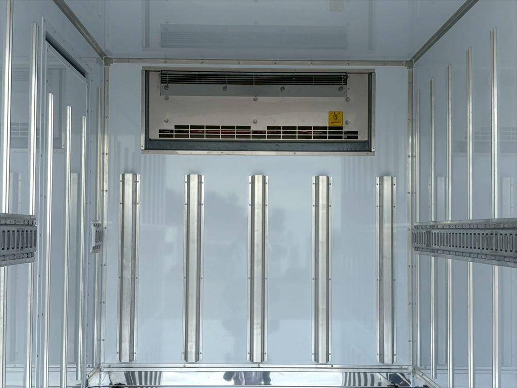 三菱ふそうキャンター冷凍車（冷蔵車）小型（2t・3t）[写真07]