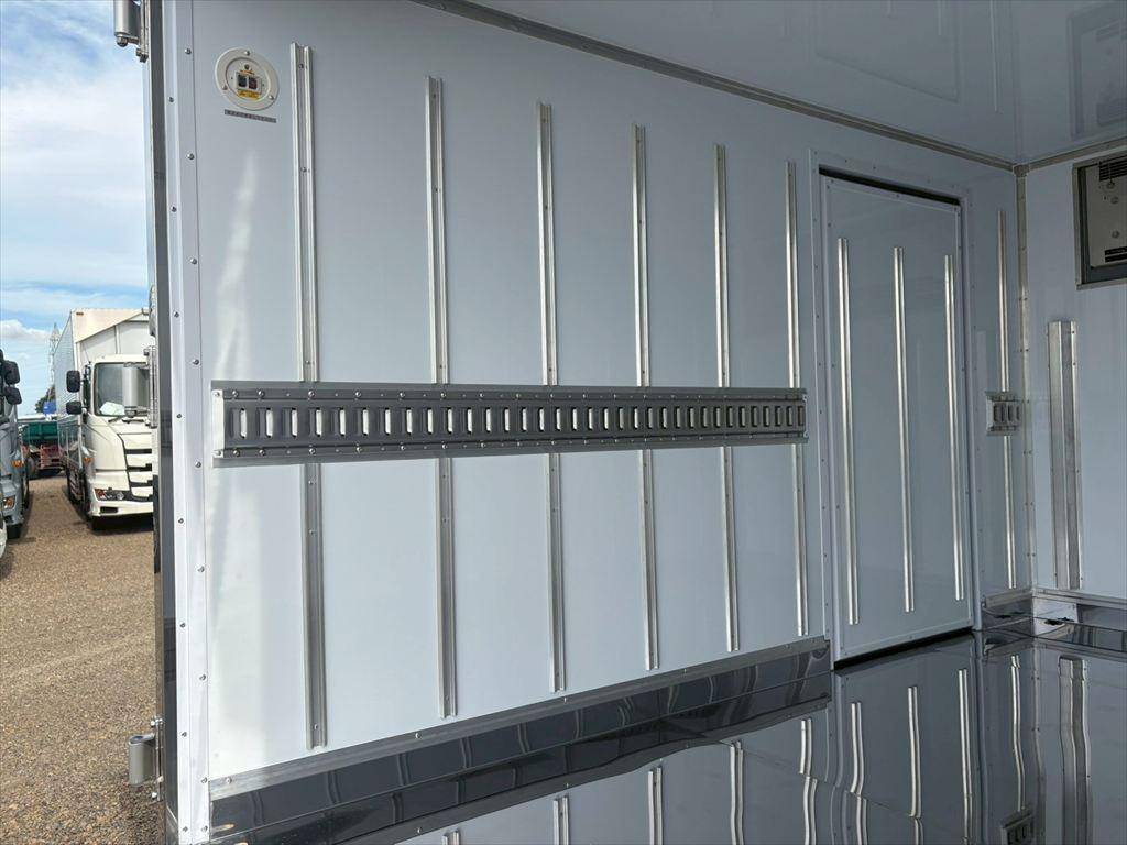 三菱ふそうキャンター冷凍車（冷蔵車）小型（2t・3t）[写真09]