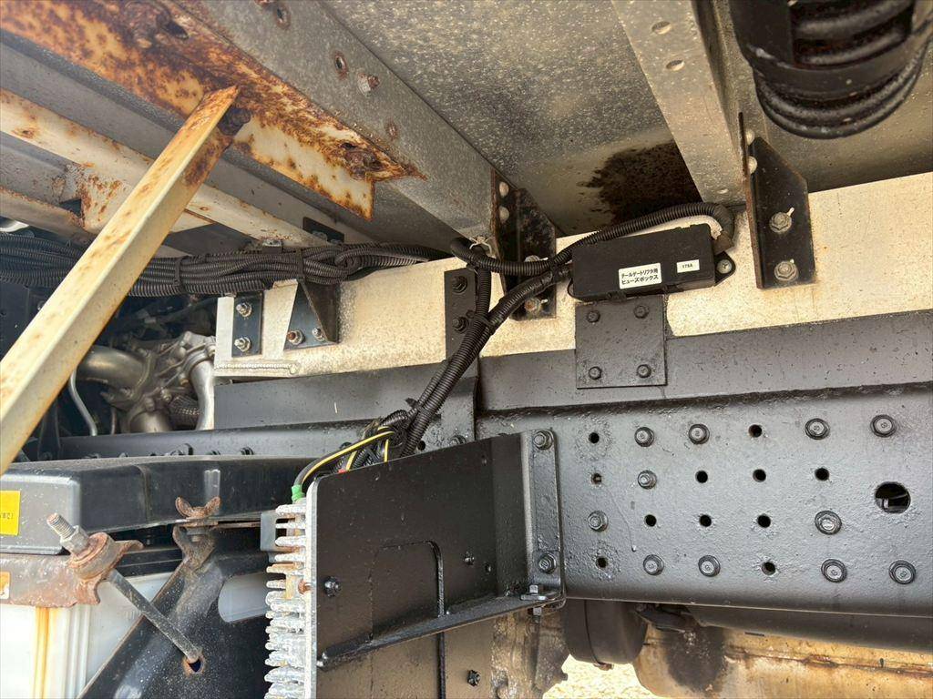 三菱ふそうキャンターアルミウイング小型（2t・3t）[写真13]