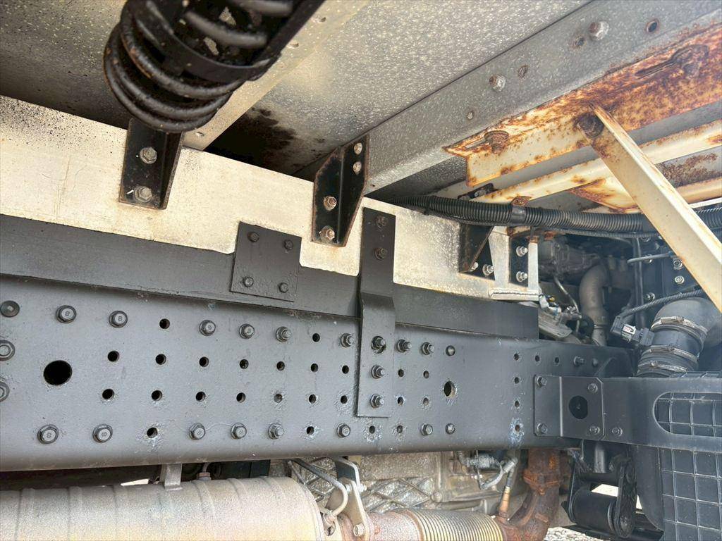 三菱ふそうキャンターアルミウイング小型（2t・3t）[写真14]