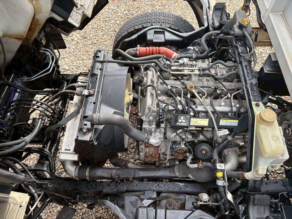 三菱ふそうキャンターアルミウイング小型（2t・3t）[写真17]