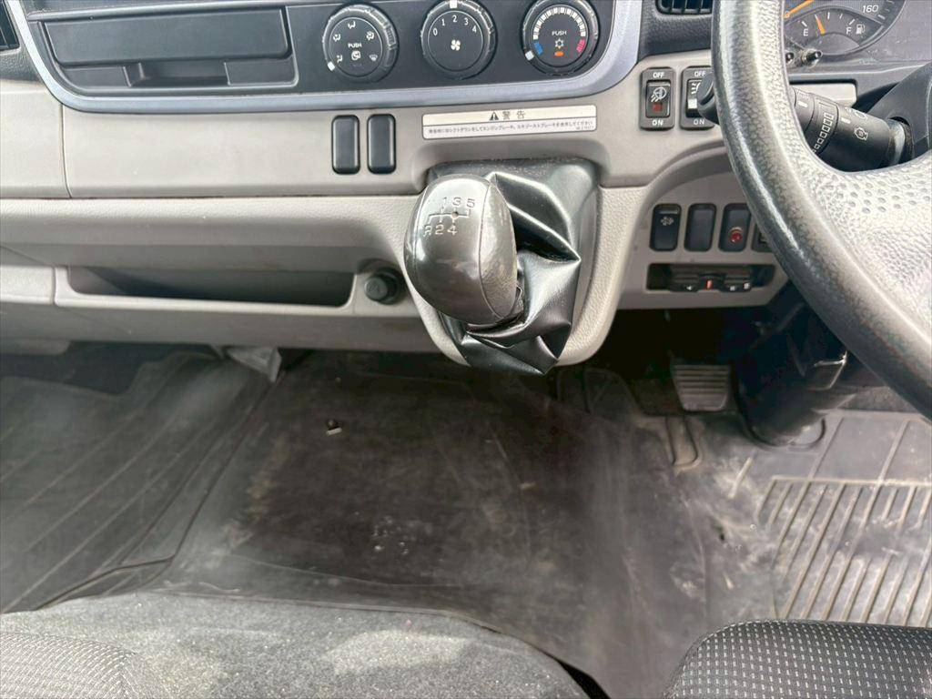 三菱ふそうキャンターアルミウイング小型（2t・3t）[写真21]