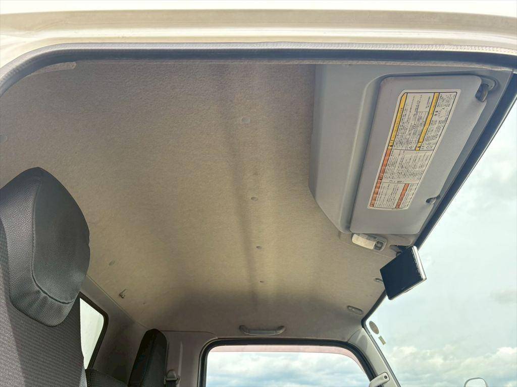 三菱ふそうキャンターアルミウイング小型（2t・3t）[写真22]