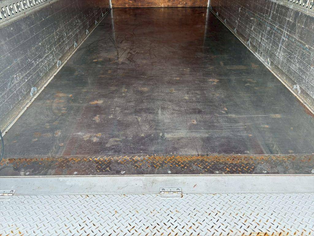 三菱ふそうキャンターアルミウイング小型（2t・3t）[写真07]