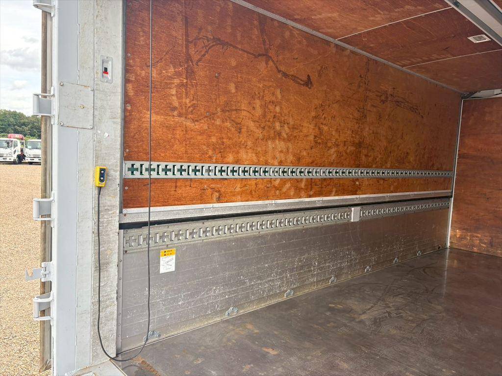 三菱ふそうキャンターアルミウイング小型（2t・3t）[写真08]