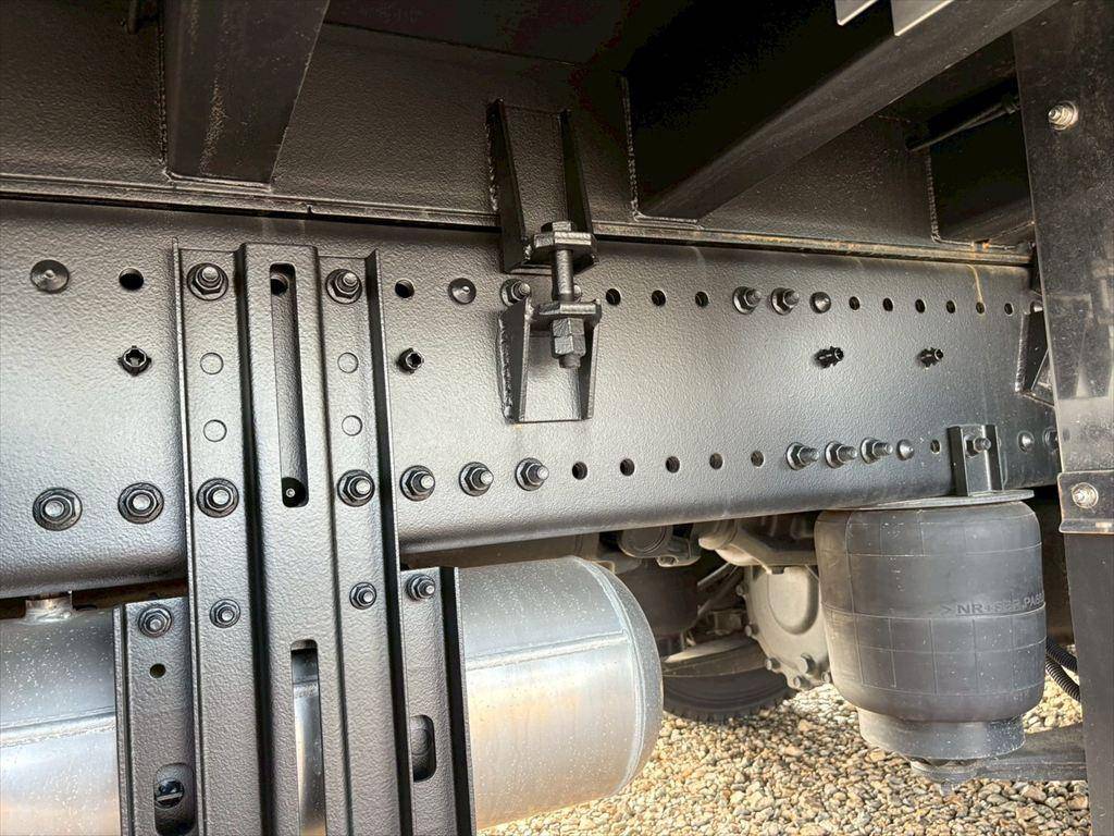 日野プロフィアセルフクレーン4段大型（10t）[写真12]