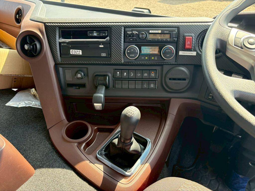 日野プロフィアセルフクレーン4段大型（10t）[写真19]