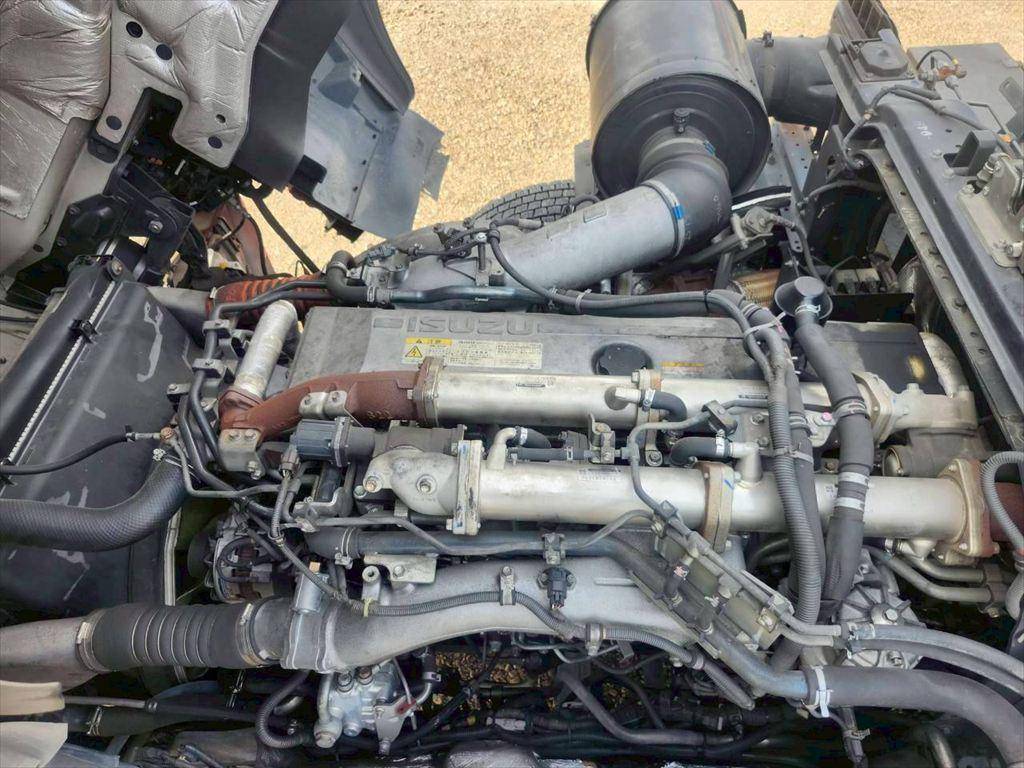 いすゞギガトレーラーヘッド（トラクターヘッド）大型（10t）[写真14]