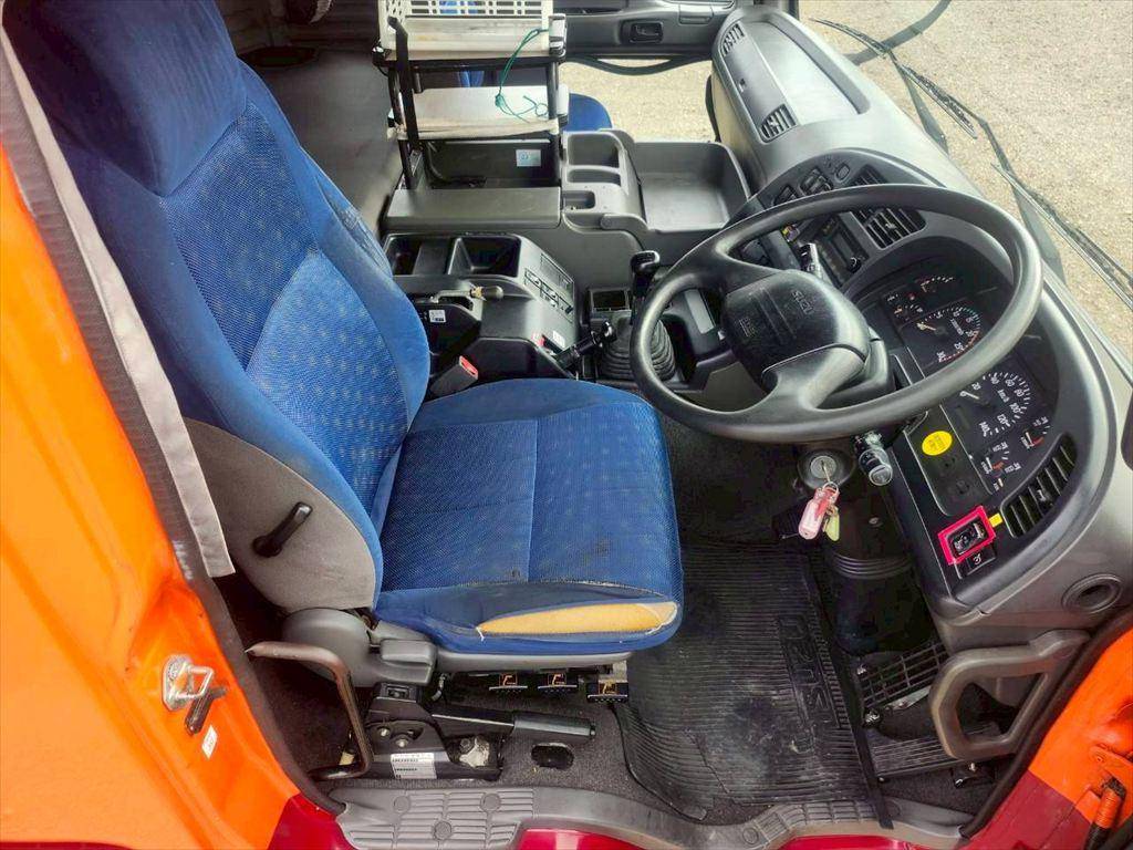 いすゞギガトレーラーヘッド（トラクターヘッド）大型（10t）[写真16]