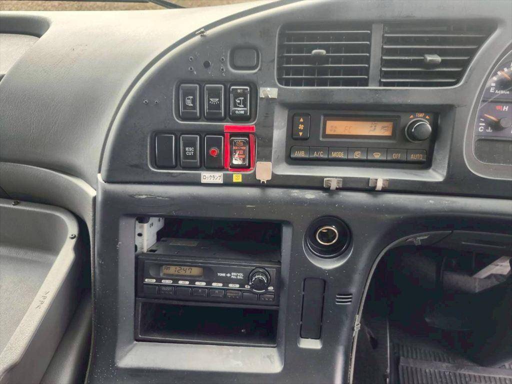 いすゞギガトレーラーヘッド（トラクターヘッド）大型（10t）[写真17]