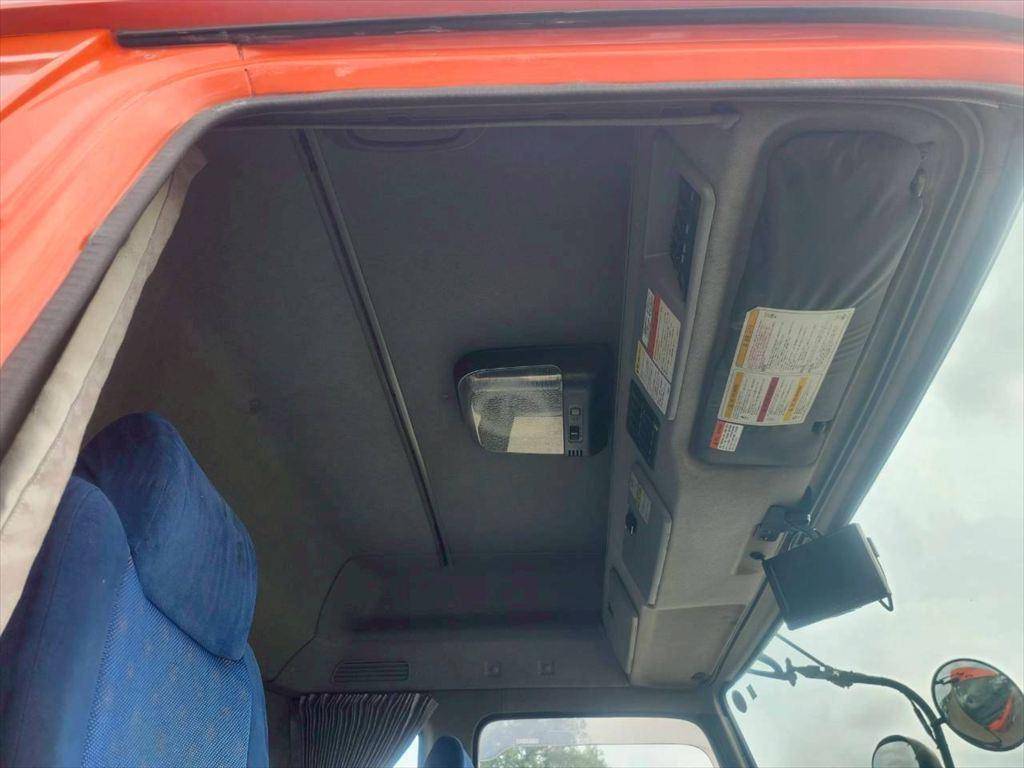 いすゞギガトレーラーヘッド（トラクターヘッド）大型（10t）[写真19]