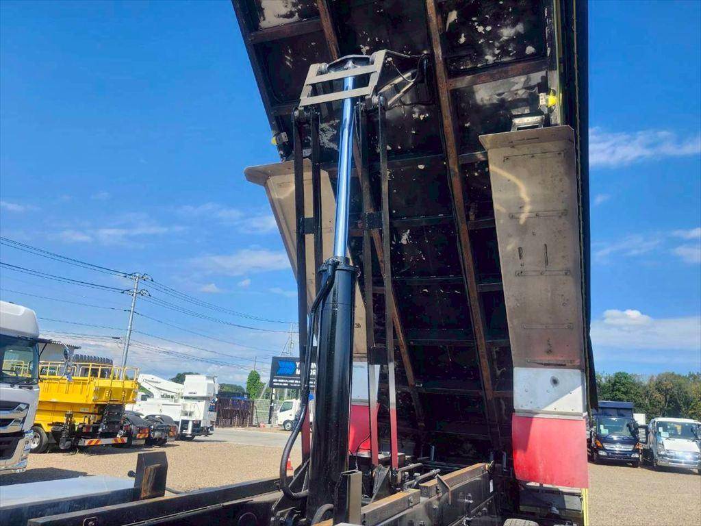 三菱ふそうスーパーグレート深ダンプ（土砂禁ダンプ）大型（10t）[写真13]