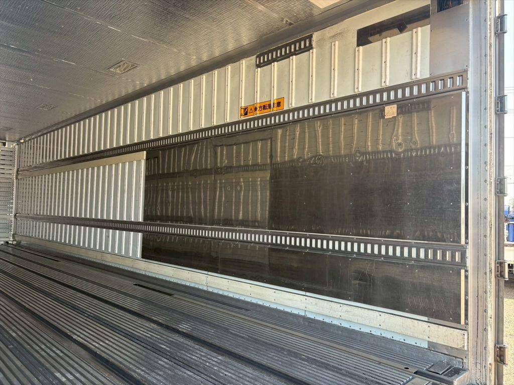 日野プロフィア冷凍車（冷蔵車）大型（10t）[写真08]