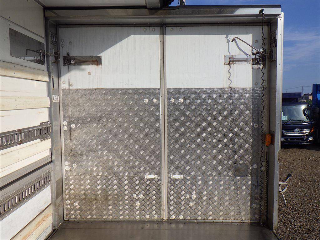 三菱ふそうスーパーグレート冷蔵冷凍ウイング大型（10t）[写真11]