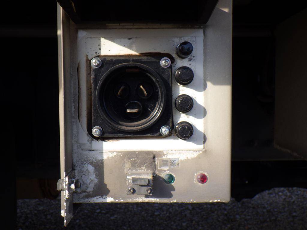 三菱ふそうスーパーグレート冷蔵冷凍ウイング大型（10t）[写真15]