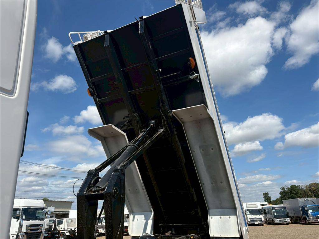 日野プロフィアダンプ大型（10t）[写真13]