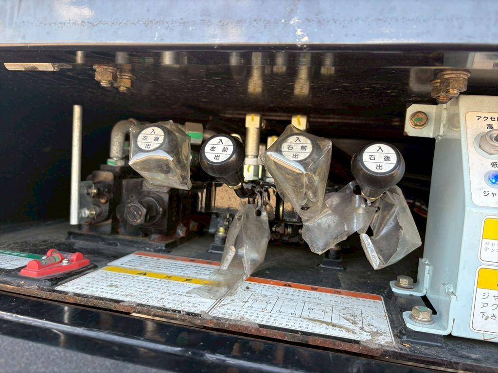 いすゞエルフ高所作業車小型（2t・3t）[写真13]