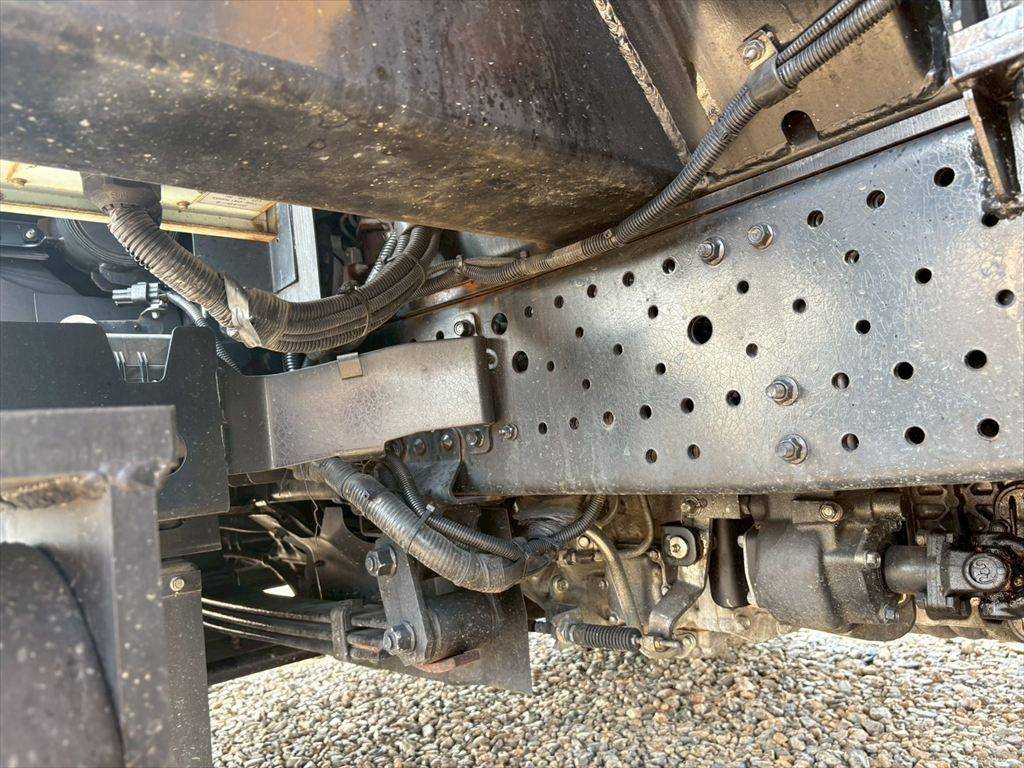 いすゞエルフ高所作業車小型（2t・3t）[写真15]