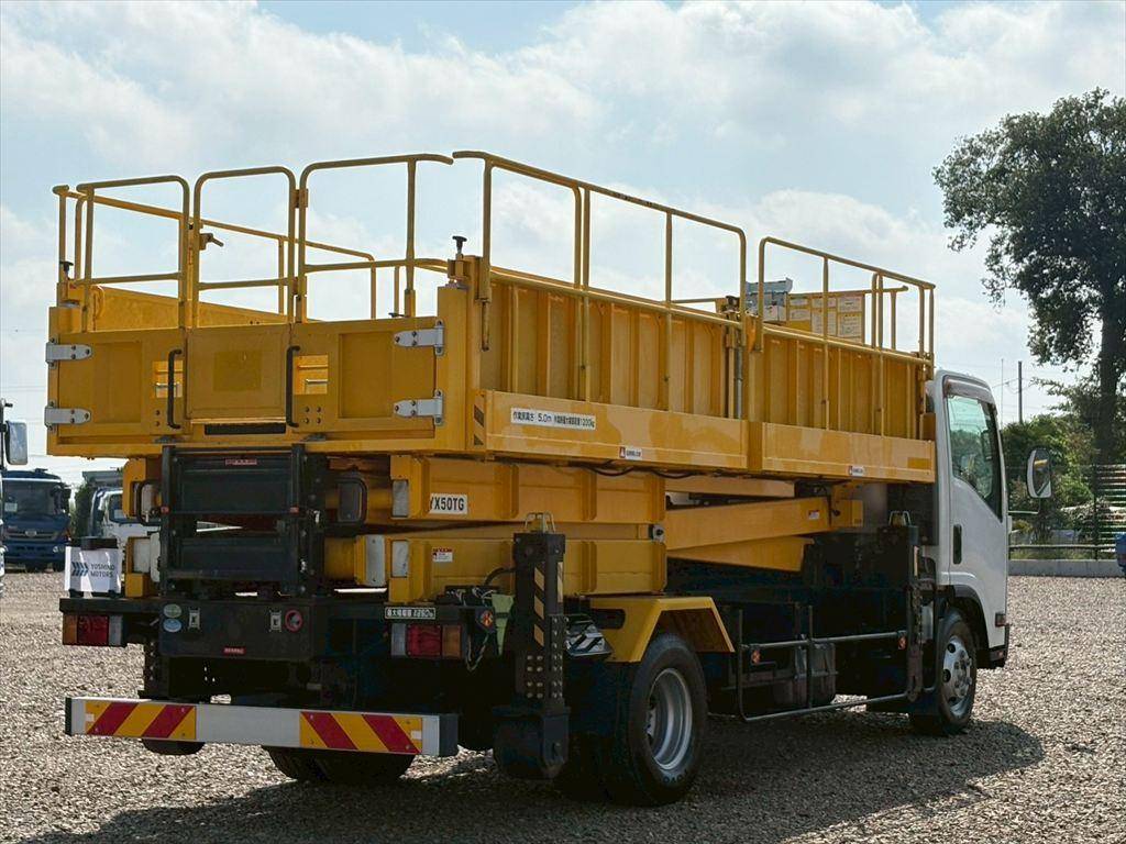 いすゞエルフ高所作業車小型（2t・3t）[写真03]