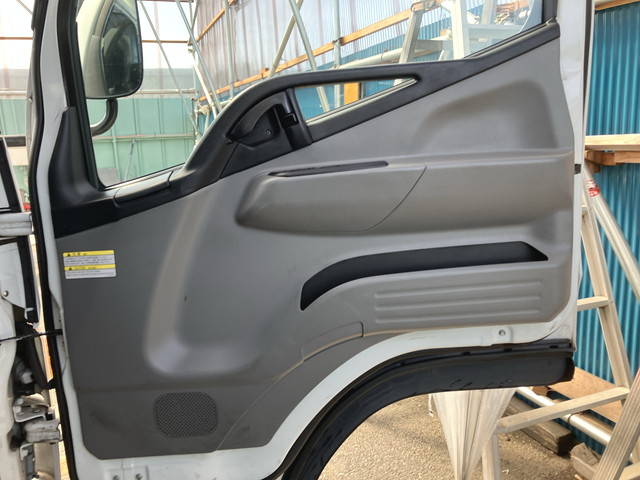 三菱ふそうキャンター冷凍車（冷蔵車）小型（2t・3t）[写真31]