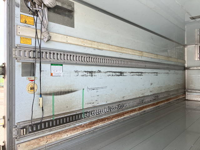 いすゞフォワード冷凍車（冷蔵車）中型（4t）[写真13]