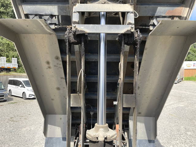 三菱ふそうスーパーグレートダンプ大型（10t）[写真16]