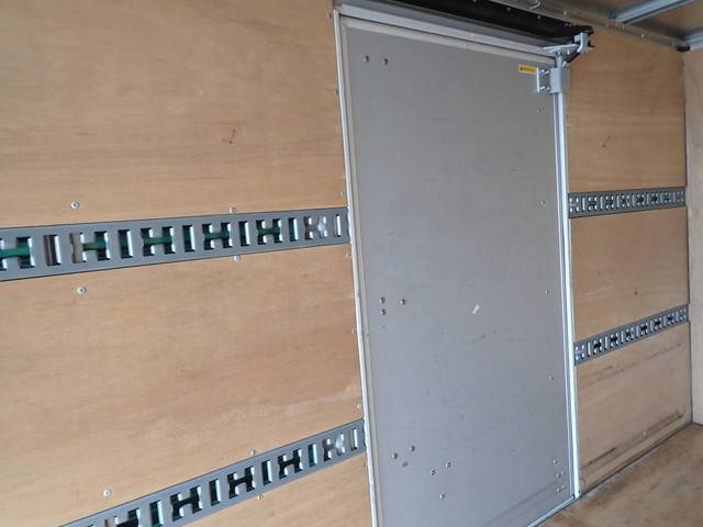 三菱ふそうキャンターアルミバン小型（2t・3t）[写真14]