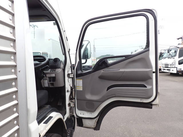 三菱ふそうキャンターアルミバン小型（2t・3t）[写真27]