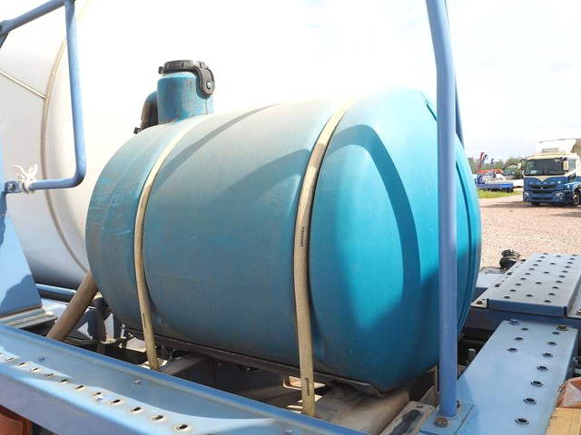 いすゞギガミキサー車（コンクリートミキサー）大型（10t）[写真14]