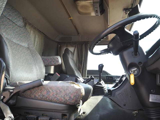 いすゞギガミキサー車（コンクリートミキサー）大型（10t）[写真36]