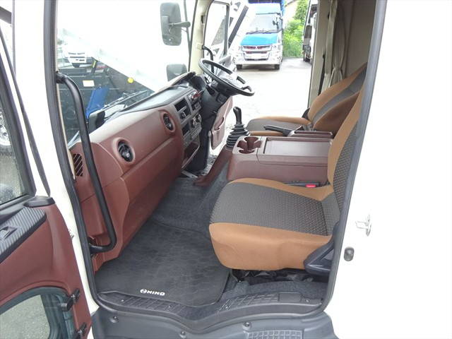 日野レンジャーアルミバン中型（4t）[写真25]