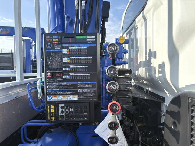 三菱ふそうキャンタークレーン5段小型（2t・3t）[写真18]