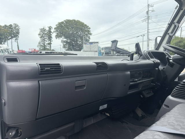 いすゞエルフアルミウイング小型（2t・3t）[写真16]