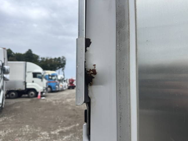 いすゞエルフアルミウイング小型（2t・3t）[写真37]