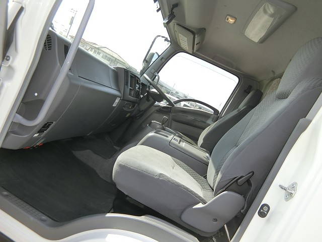 いすゞフォワードアルミウイング中型（4t）[写真24]