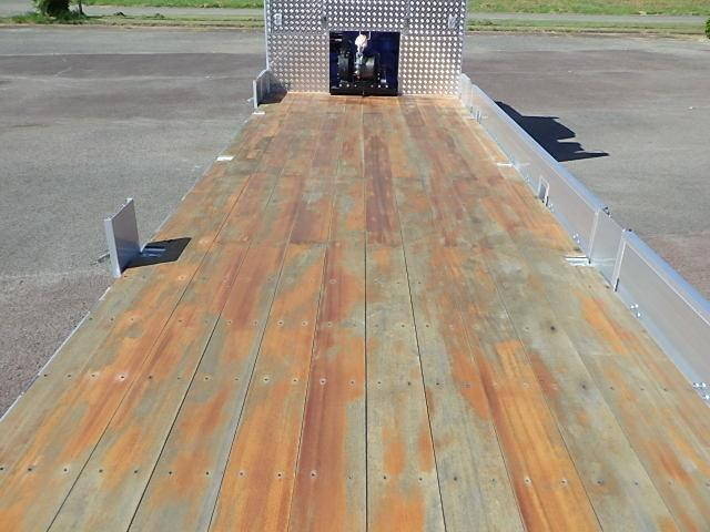 日野プロフィアセルフクレーン4段大型（10t）[写真13]