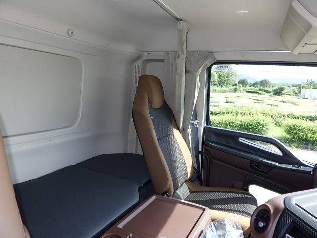 日野プロフィアセルフクレーン4段大型（10t）[写真25]