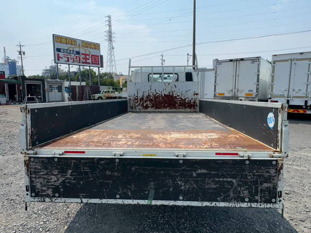 三菱ふそうキャンター平ボディ小型（2t・3t）[写真12]