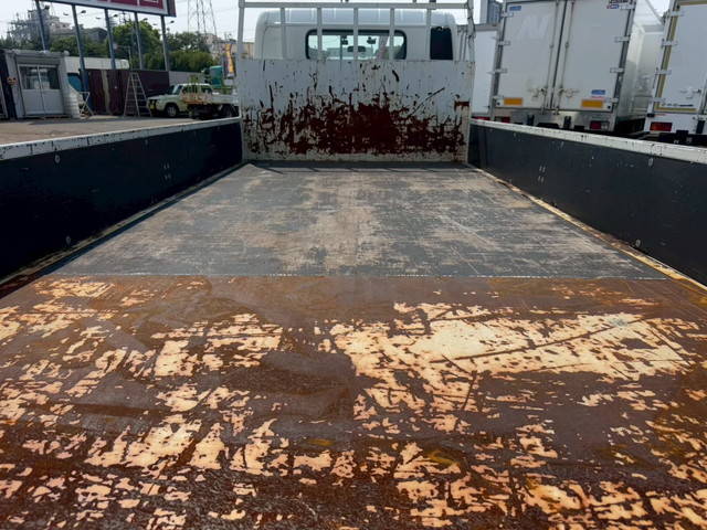 三菱ふそうキャンター平ボディ小型（2t・3t）[写真13]