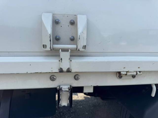 三菱ふそうキャンター平ボディ小型（2t・3t）[写真15]